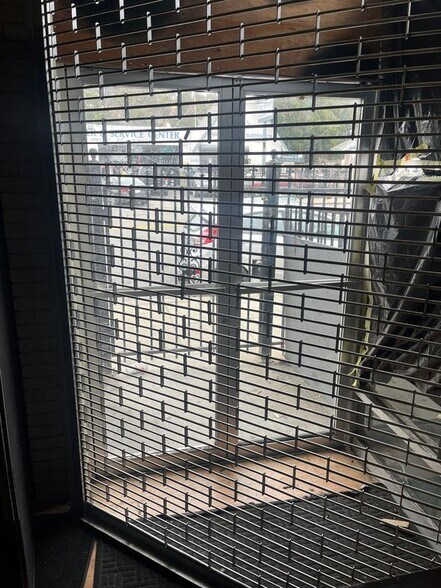 More Photos Of 6821 Foothill Blvd, Oakland Auto Repair For Sale