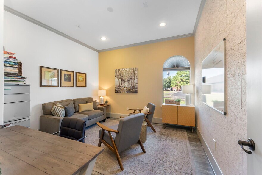 More Photos Of 256 Ed English Dr, Shenandoah Medical For Sale