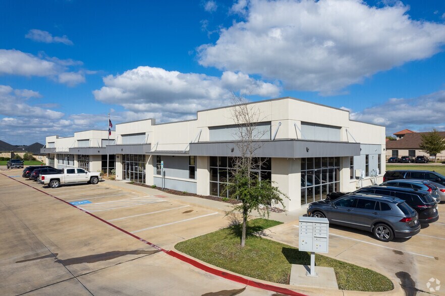 More Photos Of 940 Hilltop Dr, Weatherford Medical For Lease