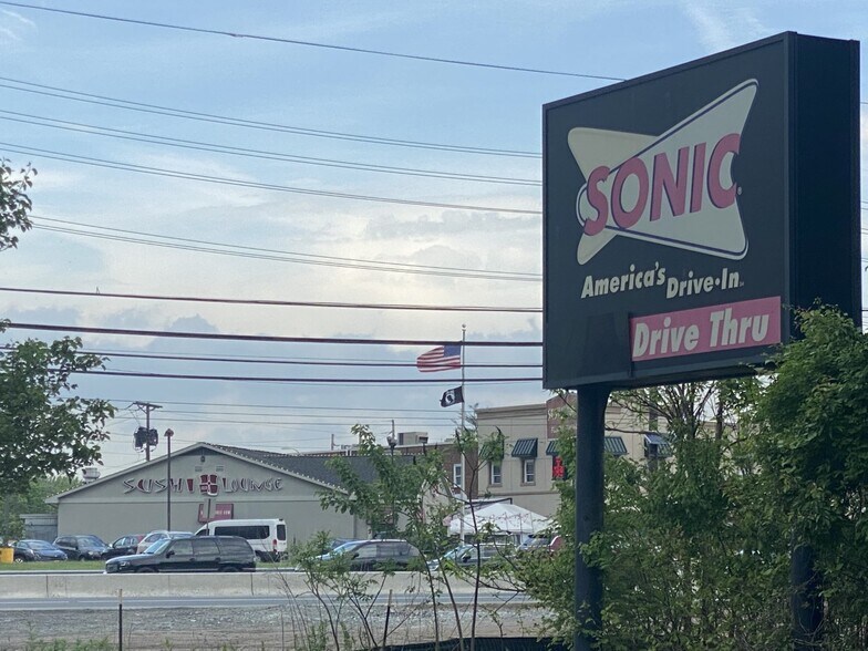 More Photos Of 244 US Highway 46, Totowa Fast Food For Lease