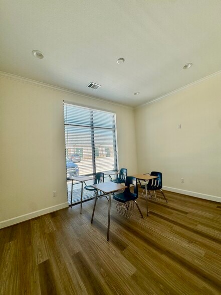 More Photos Of 1630 W Prosper Trl, Prosper Unknown For Lease