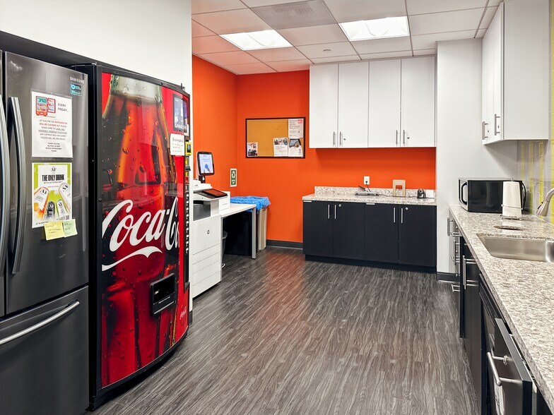 Primary Photo Of 10880 Wilshire Blvd, Los Angeles Coworking Space