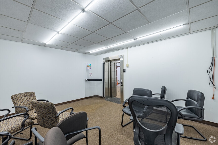 More Photos Of 201 N Wood Ave, Linden Bank For Lease