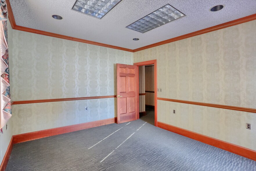 More Photos Of 3210 Wilmington Rd, New Castle Bowling Alley For Sale
