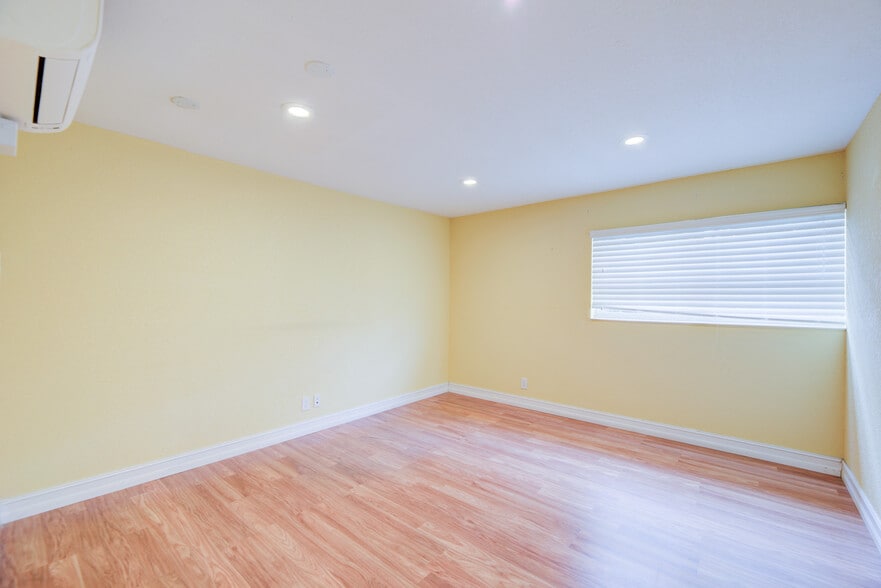 More Photos Of 359 10th St, West Palm Beach Storefront Retail Office For Lease