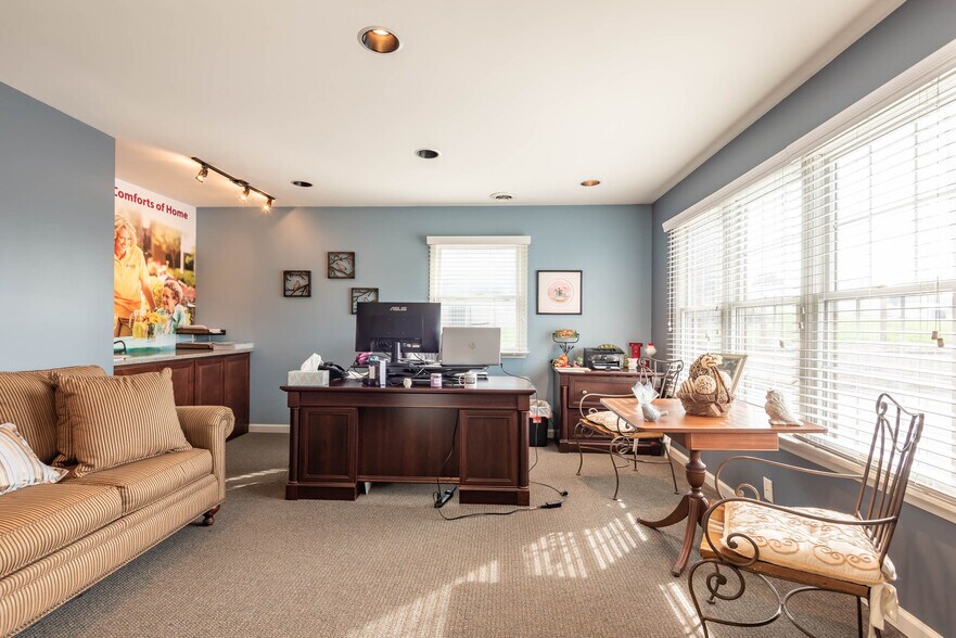 More Photos Of 4101 E 3rd St, Bloomington Office For Lease