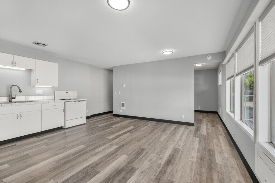 More Photos Of 118 Engle Ave, Molalla Storefront For Sale