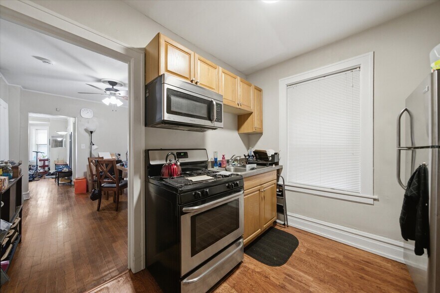 More Photos Of 2418 N Western Ave, Chicago Apartments For Sale