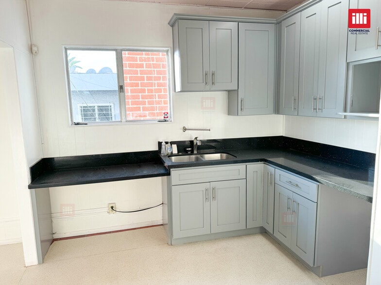 More Photos Of 8230 Beverly Blvd, Los Angeles Office For Lease