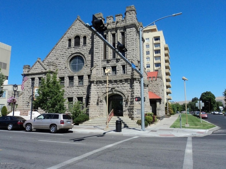 Primary Photo Of 515 E Yakima Ave, Yakima Restaurant For Lease