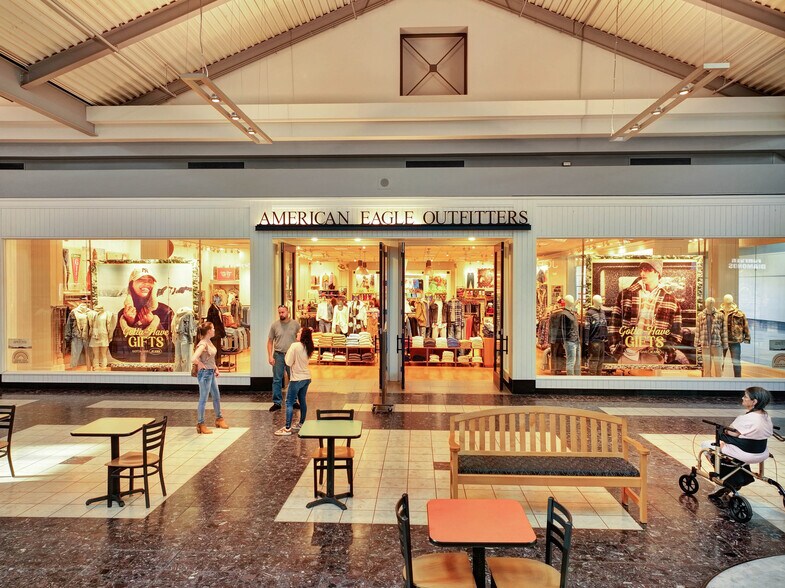 More Photos Of 2922-2950 Watson Blvd, Centerville Unknown For Lease