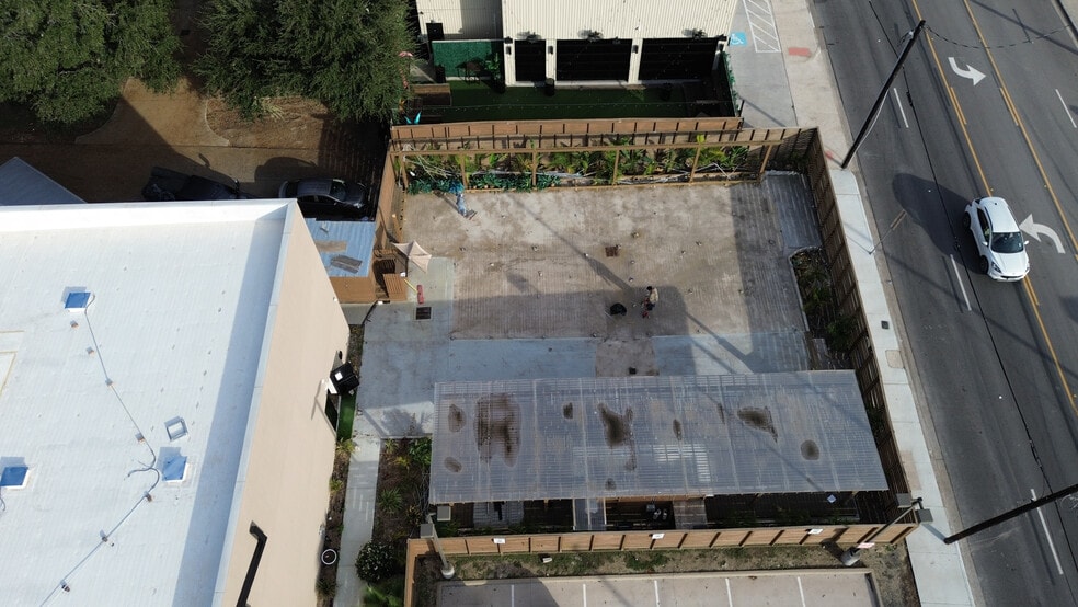 More Photos Of 5316 Washington Ave, Houston Bar For Lease