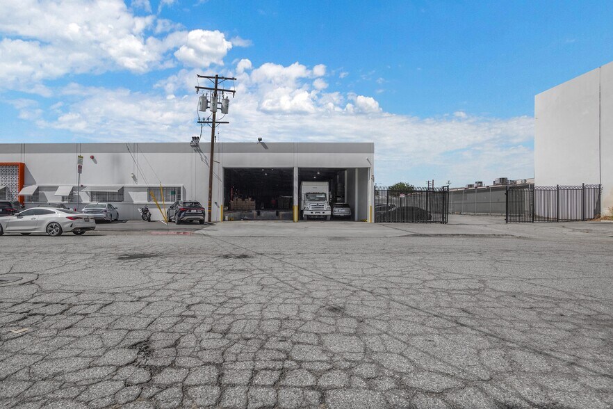 More Photos Of 2717 Tanager Ave, Los Angeles Warehouse For Sale