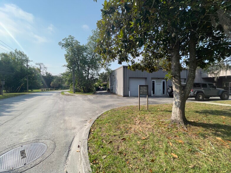 More Photos Of 820 N Orange Ave, Green Cove Springs Storefront Retail Office For Sale