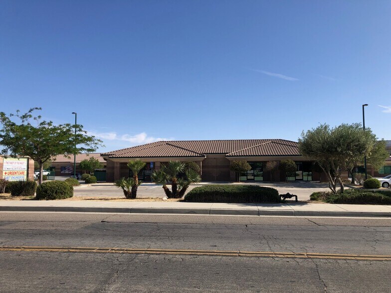 More Photos Of 16490 Walnut St, Hesperia Unknown For Lease