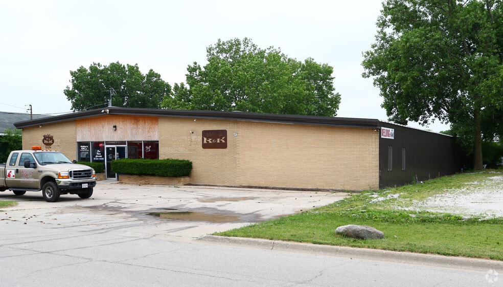 More Photos Of 54 Le Baron St, Waukegan Warehouse For Lease