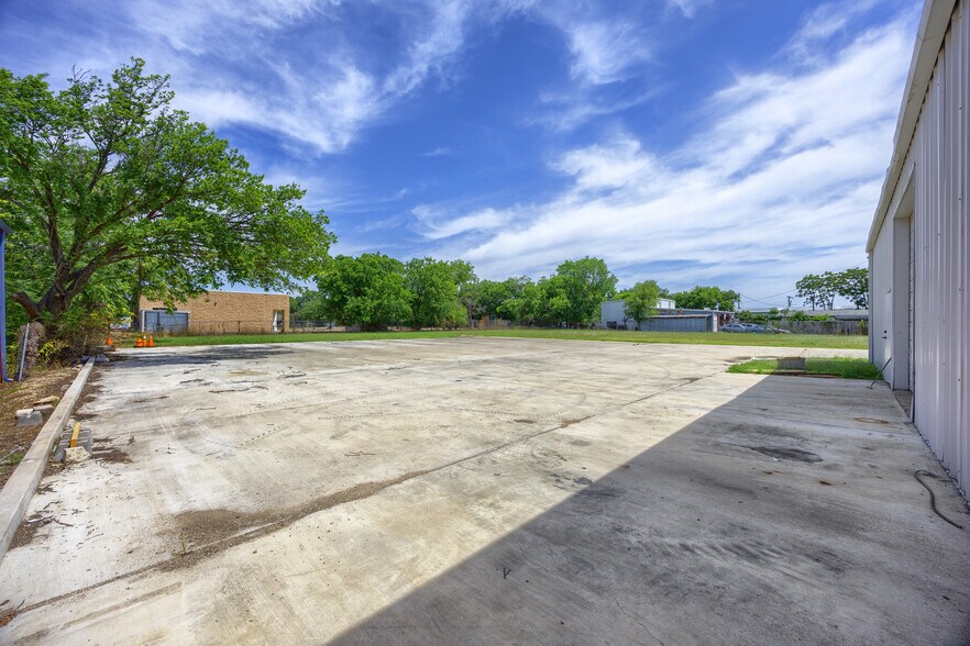 More Photos Of 617 G Alexander fwy, Duncanville Warehouse For Lease
