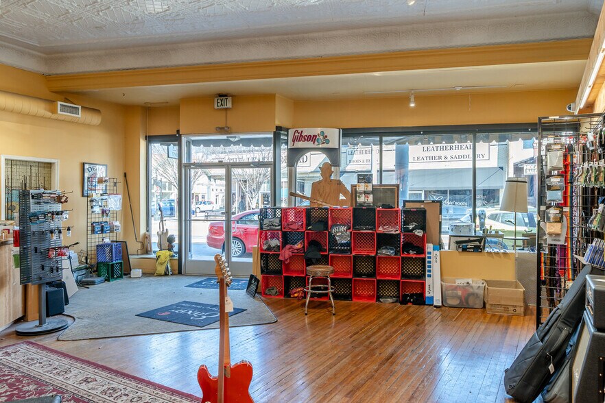 More Photos Of 1610 Bardstown Rd, Louisville Storefront For Sale