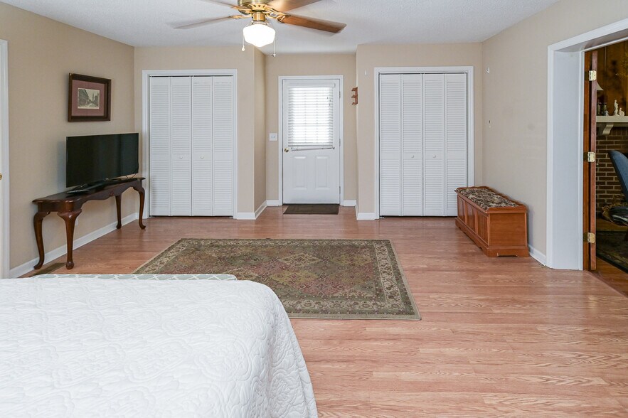 More Photos Of 799 Whitthorne St, Shelbyville Hospitality For Sale