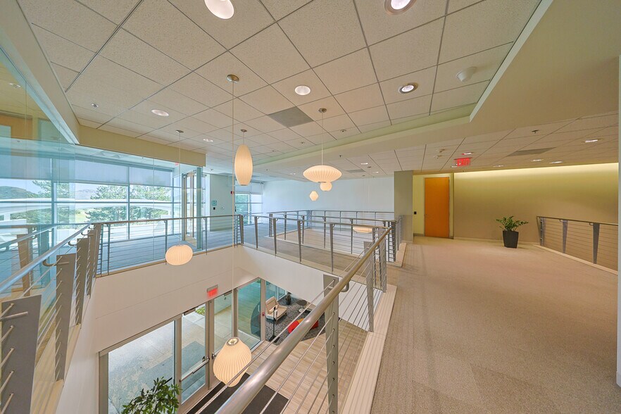 More Photos Of 2380 Conejo Spectrum St, Thousand Oaks Office For Sale