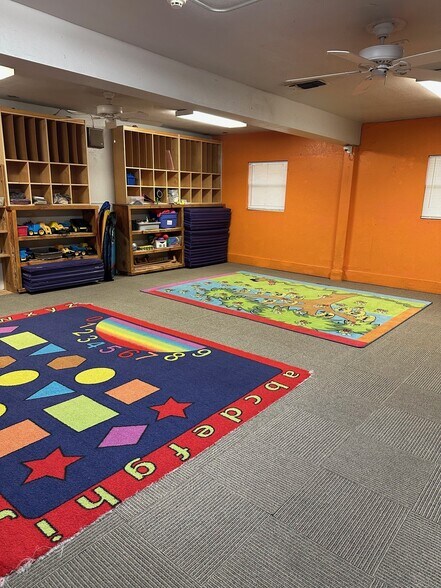 More Photos Of 1005 Austin St, Midland Storefront For Sale