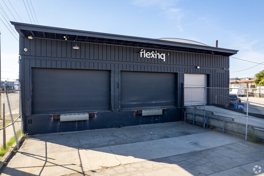 More Photos Of 3040 E 12th St, Los Angeles Warehouse For Lease