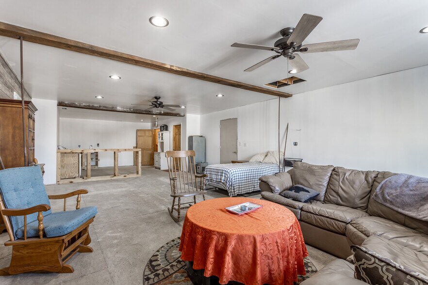 More Photos Of 204 Washington st, Frankton Industrial For Sale