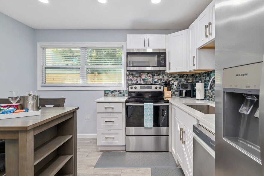 More Photos Of 9022 Midnight Pass Rd, Sarasota Apartments For Sale