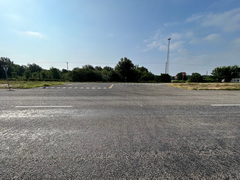 More Photos Of South US Hwy 79/84, Palestine Land For Sale