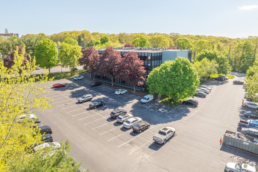 More Photos Of 40 Quaker Ln, Warwick Office For Lease