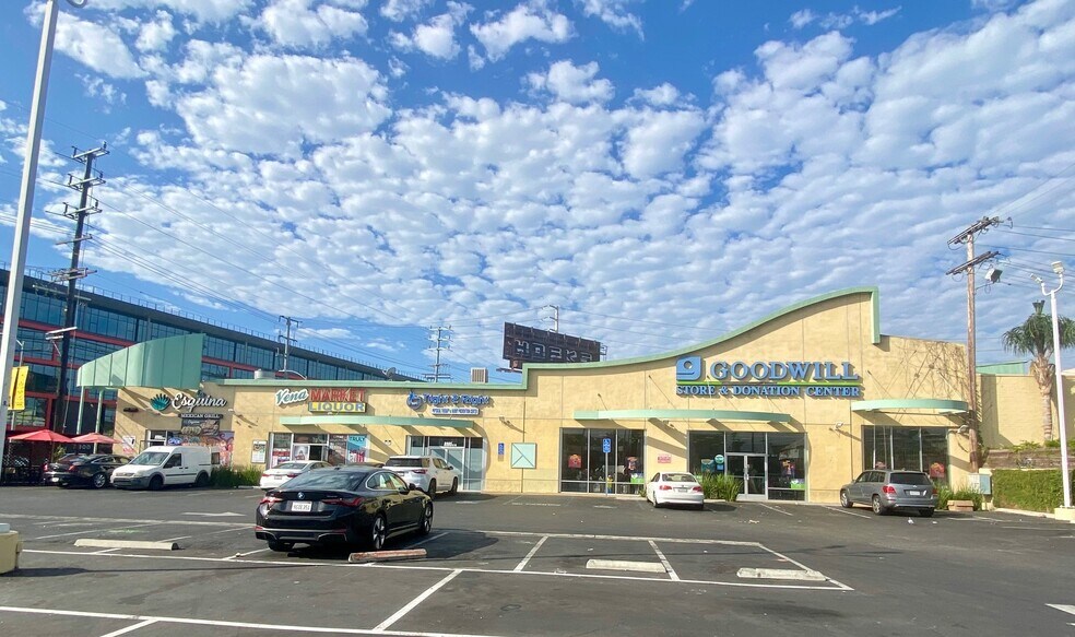 More Photos Of 8905 Venice Blvd, Los Angeles General Retail For Lease