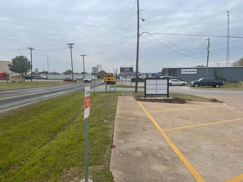 More Photos Of 300 Bryant Ave, Midlothian Light Distribution For Lease