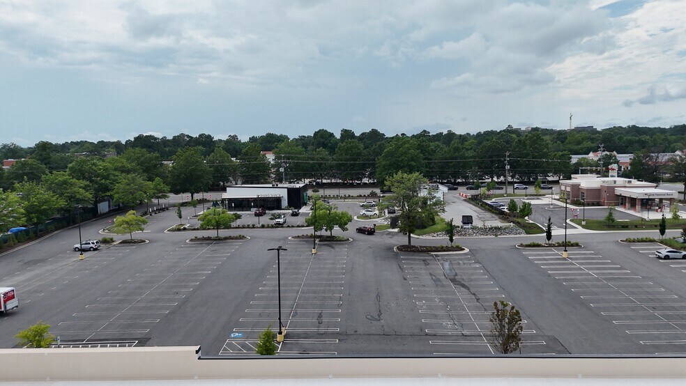 More Photos Of 5430 W Broad St, Richmond Freestanding For Lease