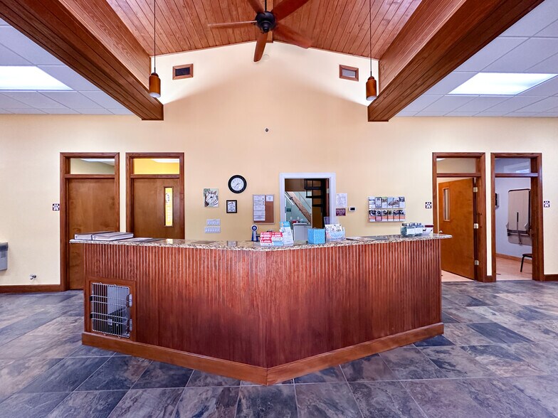 More Photos Of 6580 69th St, Vero Beach Veterinarian Kennel For Sale