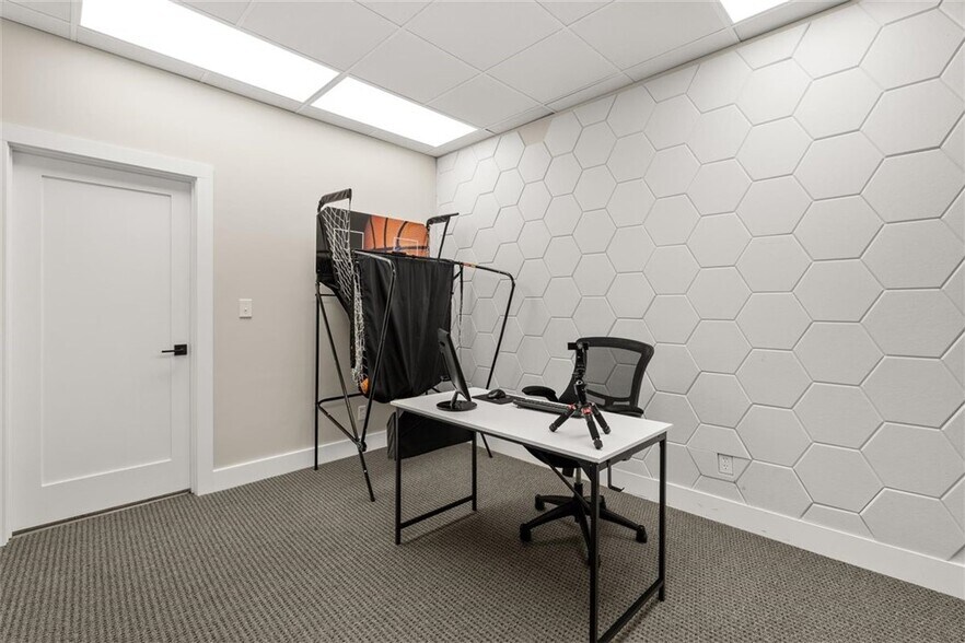 More Photos Of 6111 Peachtree Dunwoody Rd NE, Atlanta Medical For Sale