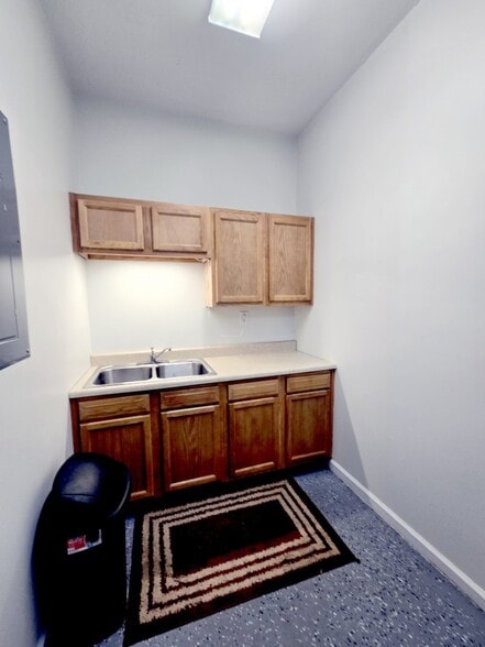 More Photos Of 2806 State Highway 105 Bldg 1, Charleston Flex For Lease