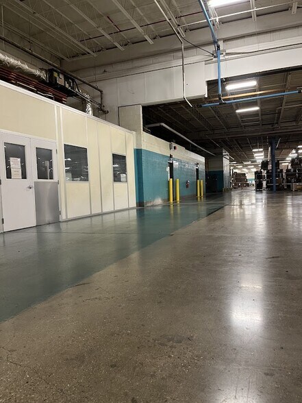 More Photos Of 100 Technology Way, Jeffersonville Manufacturing For Lease