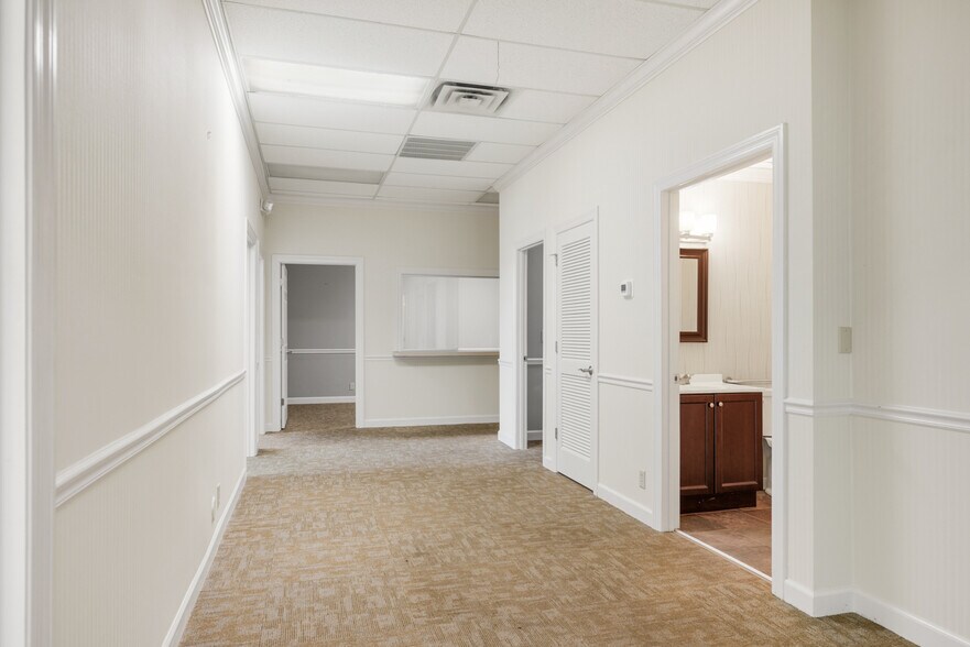 More Photos Of 133 Indian Lake Rd, Hendersonville Office For Lease