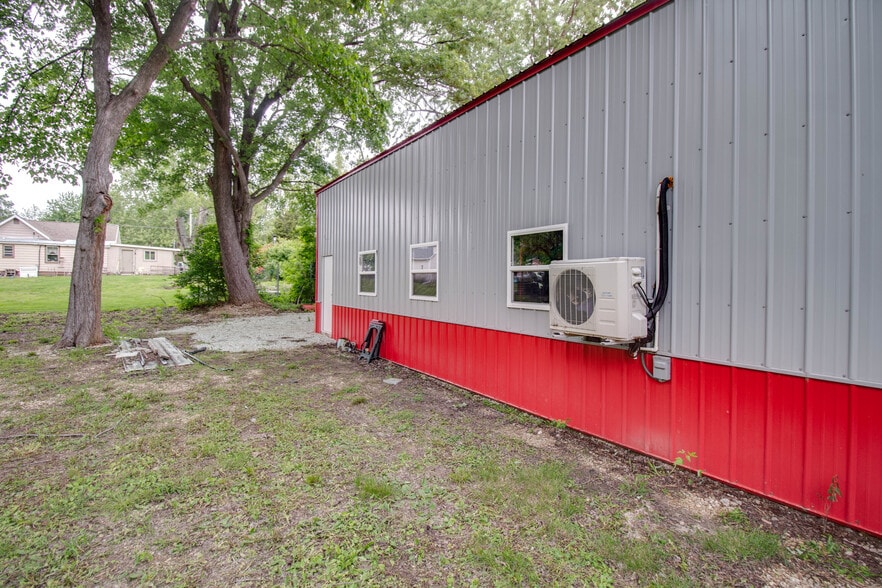 More Photos Of 405 Fulton St, White Hall Flex For Sale
