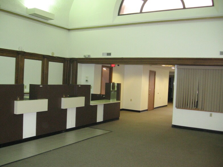 More Photos Of 312 Allegheny St, Hollidaysburg Bank For Lease