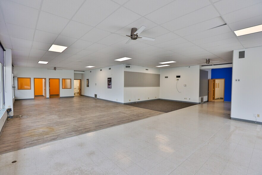 More Photos Of 129 2nd St, Webster City Light Manufacturing For Sale