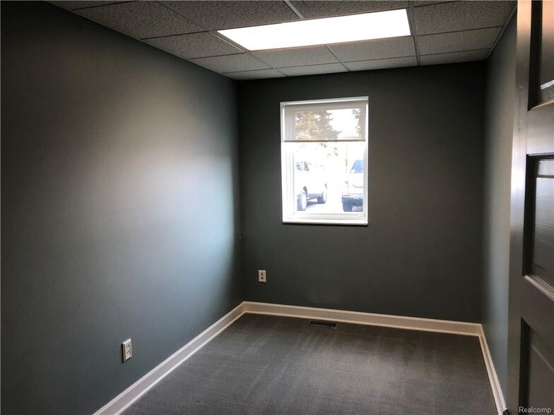 More Photos Of 200 S Washington Ave, Royal Oak Office For Lease