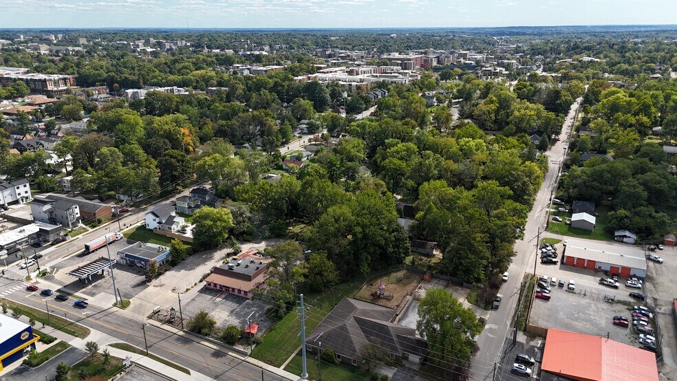 More Photos Of 525 W 17th St, Bloomington Office For Sale