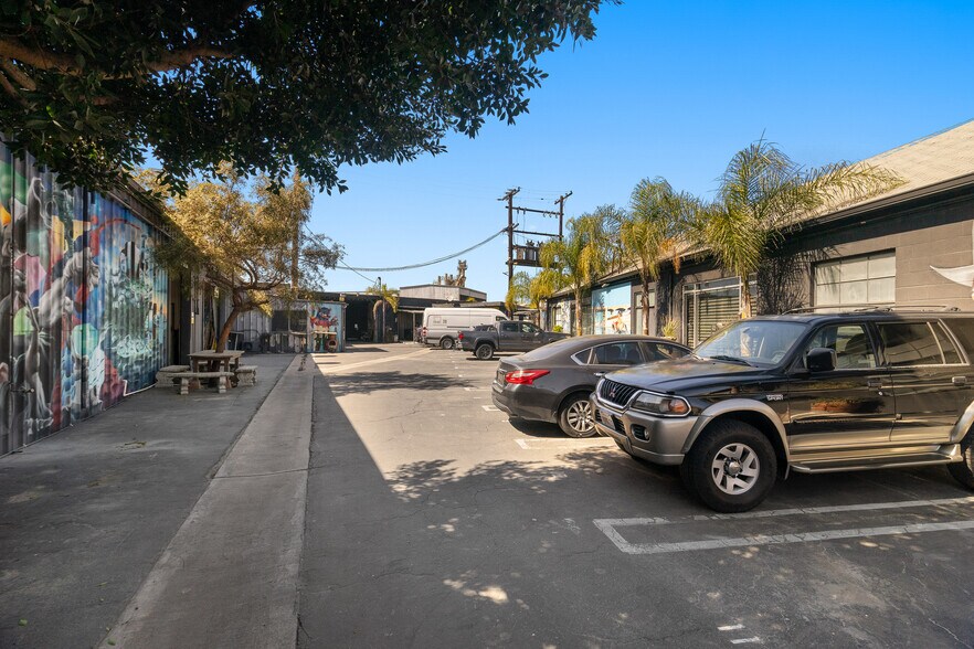 More Photos Of 3461 E 26th St, Los Angeles Manufacturing For Sale