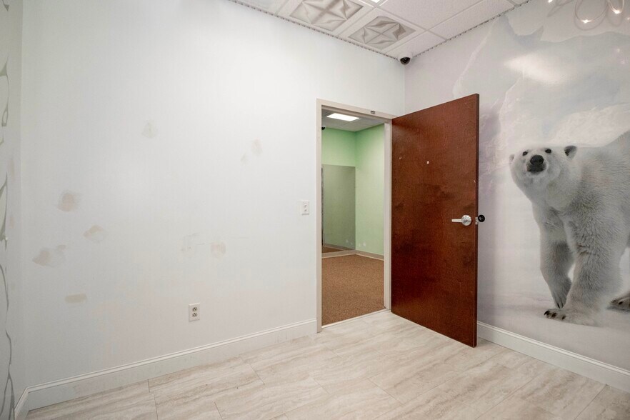 More Photos Of 285 N Main St, Troutman General Retail For Lease