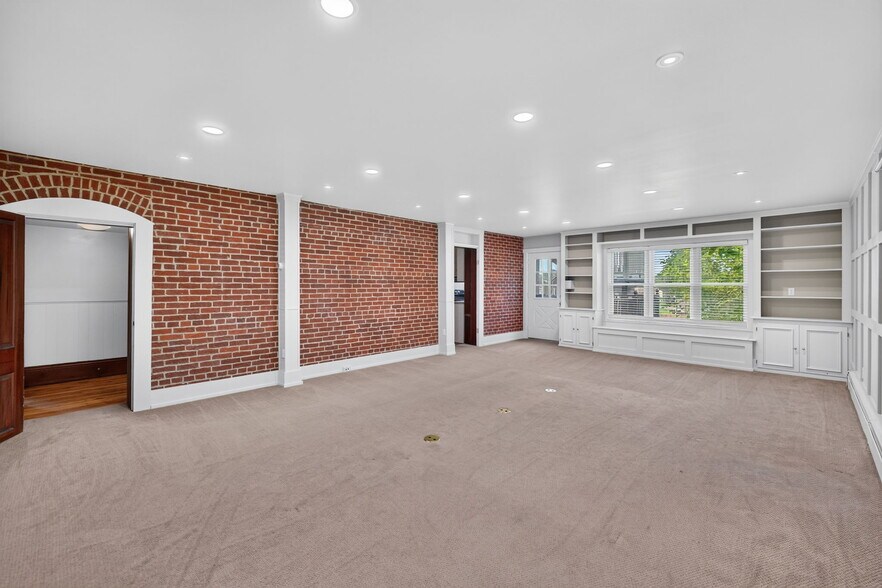More Photos Of 330 Mahoning St, Milton Office For Sale