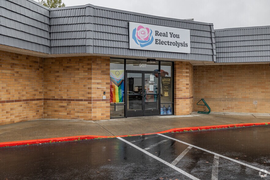 More Photos Of 907 Harney St, Vancouver Office For Lease