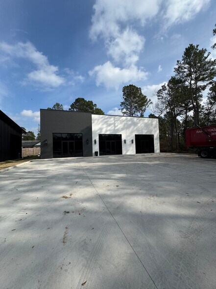 More Photos Of 1316 Sendera Ranch Dr, Magnolia General Retail For Lease