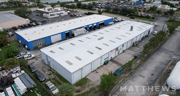 More Photos Of 3500 Prospect Ave, Naples Service For Lease