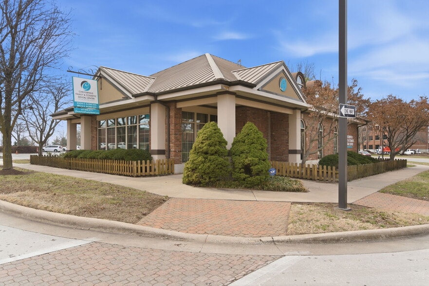 Primary Photo Of 2104 Chesterfield Blvd, Springfield Office For Sale